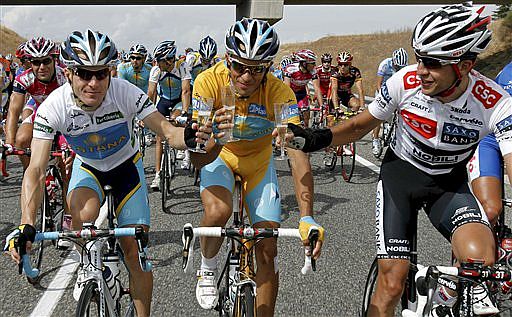 Los integrantes del podio de la Vuelta 2008