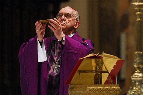 El cardenal primado de Argentina, el arzobispo Jorge Bergoglio. | Efe