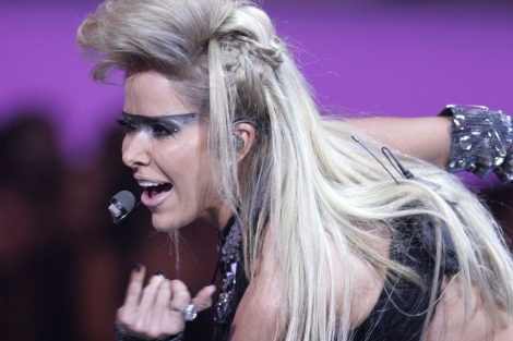 Gloria Trevi presenta'Vestida de Az car' segundo sencillo de su nuevo