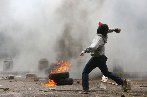 Disturbios y enfrentamientos en aniversario de golpe  militar que derrocó al presidente Salvador Allende concluyó la noche del martes con múltiples barricadas incendiadas