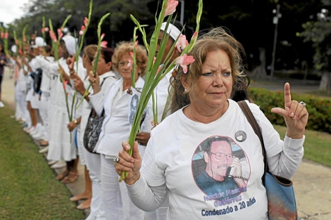 Pollán, en primer término, en una de las marchas de las Damas de Blanco