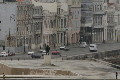 Edificios de apartamentos en el Malecón de La Habana. | AP