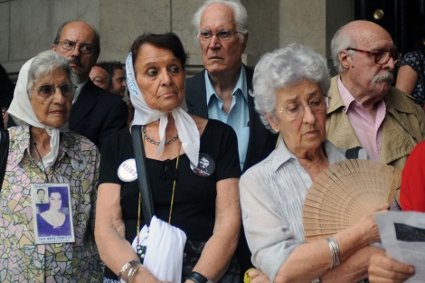 Imagen de un acto de apoyo al juez Garzón en Argentina. | Afp Imagen de un acto de apoyo al juez Garzón en Argentina. | Afp