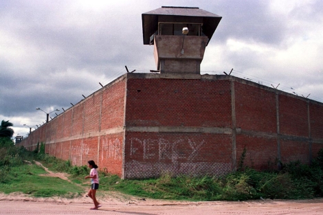 Imagen de la fachada de una cárcel en Bolivia. | E. M.