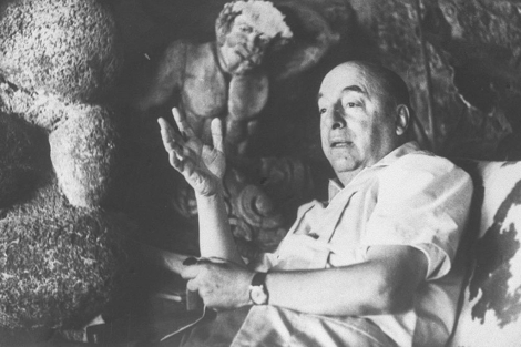Pablo Neruda en su casa de Isla Negra en 1970.