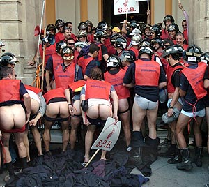 FOTO CALENDARIO BOMBERO SEVILLA foto calendario bombero sevilla: