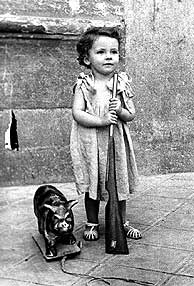 Fotograf&iacute;a de una 'ni&ntilde;a de la guerra'. (Foto: EL MUNDO)