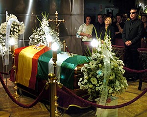 El f&eacute;retro de Roc&iacute;o Jurado, en la capilla ardiente. (Foto: EFE)