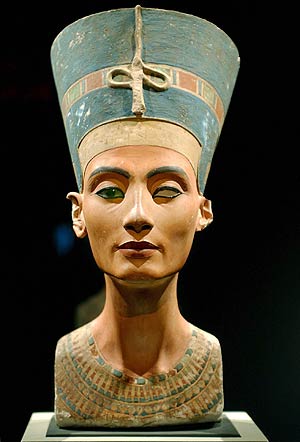 El busto de la reina Nefertiti, en el Museo Egipcio de Berln. (Foto: EFE)