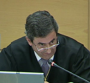 El fiscal Javier Zaragoza pregunta a Zouhier. (Foto: LaOtra)