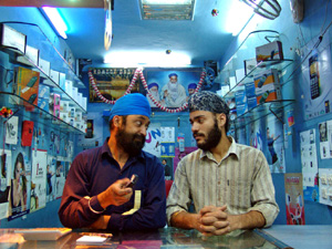 Tienda india de teléfonos móviles. (Foto: M.A.G. M.) Tienda india de teléfonos móviles. (Foto: M.A.G. M.)