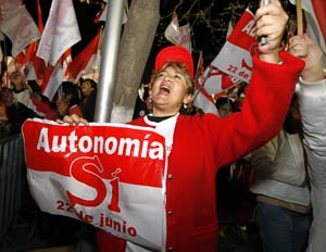 Festejos a favor del sí. (Foto: REUTERS) Festejos a favor del sí. (Foto: REUTERS)
