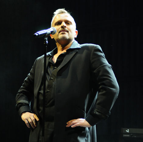 Miguel Bosé durante su actuación el año pasado. | Alberto Vera