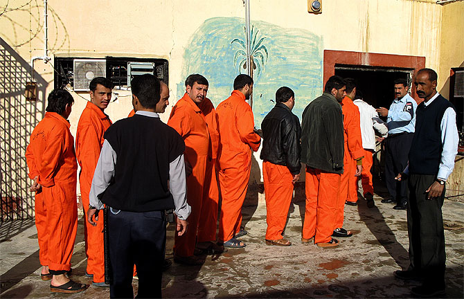 Prisioneros iraquíes de la prisión de Samawa. (Foto: AFP)