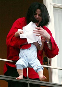 El hijo menor de Jackson. | Reuters El hijo menor de Jackson. | Reuters