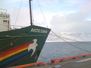 El Artic Sunrise en el muelle de Svalbard. | J. L&oacute;pez de Uralde
