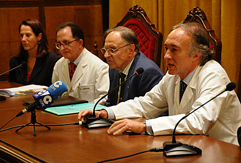 El decano de Medicina dirigi&eacute;ndose a los presentes. | Jes&uacute;s G. Hinchado