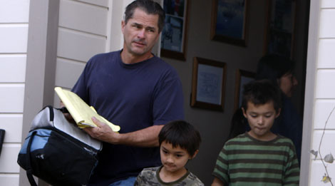 Richard abandona su hogar junto a sus hijos.| Ap