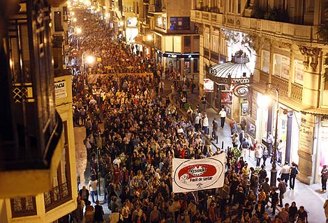 Manifestantes contra la corrupción en la calle San Vicente. | Vicent Bosch Manifestantes contra la corrupción en la calle San Vicente. | Vicent Bosch