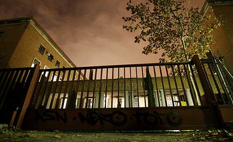 La Facultad de Farmacia de la Complutense, en una imagen tomada anoche. | Alberto Di Lolli