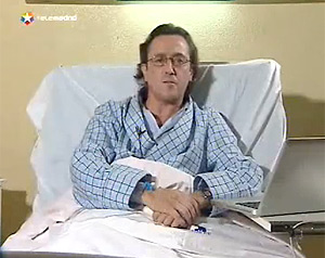 Hermann Tertsch, anoche, emitió su editorial desde el hospital. (Telemadrid)