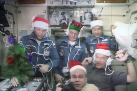 La tripulación de la Estación Espacial, celebrando la Navidad. | Efe