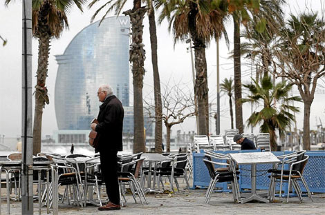 El hotel Vela, desde el barrio de la Barceloneta. | Antonio Moreno El hotel Vela, desde el barrio de la Barceloneta. | Antonio Moreno