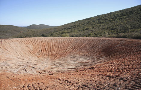 El 'cráter' de una de las charcas creadas en el Parque Nacional de Monfragüe. | Plataforma por una gestión digna de Monfragüe