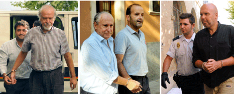 Detenidos esposados en el 'caso Palma Arena'. | Cati Cladera