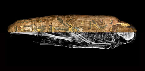 Fotografía de la momia y la reconstrucción con escáner. | Museo Egipcio de Barcelona