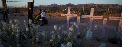 Las cruces recuerdan las mujeres asesinadas en Ciudad Juárez. | AP