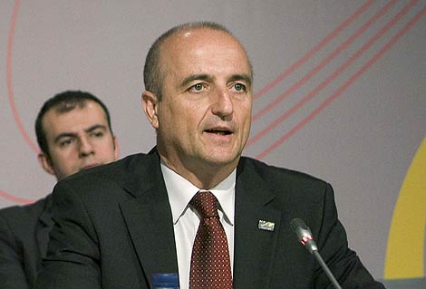 El ministro Miguel sebastián, en un acto comunitario la pasada semana. | Efe