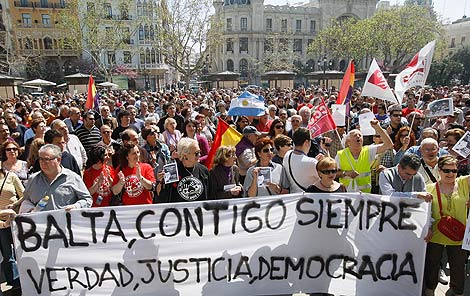 Imagen de la concentración de este sábado en la plaza del Ayuntamiento | Benito Pajares Imagen de la concentración de este sábado en la plaza del Ayuntamiento | Benito Pajares