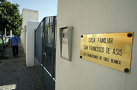 Puerta de entrada de la Casa Familiar San Francisco de Asís, en Córdoba. | M. Cubero