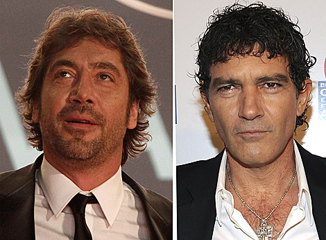 Javier Bardem y Antonio Banderas, con corbata fina y colgante de plata respectivamente.