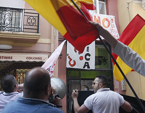Grupos de ultraderecha lanzan proclamas contra el acto. | Juan  Martí