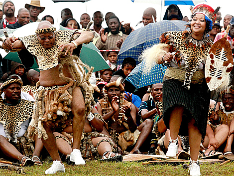 El presidente de Sudáfrica, Jacob Zuma, en una de sus bodas, por el rito zulú.