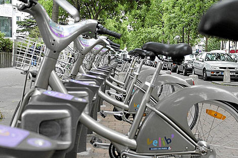 Servicio de préstamo de bicicletas. Servicio de préstamo de bicicletas.