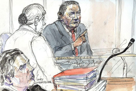 Dibujo de Noriega en un moneto de juicio que se celebró en París. | Afp