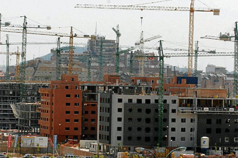 Bloques de viviendas en construcción. | J. M. Lostau