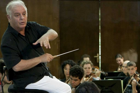 Baremboim durante el ensayo en Pilas. | Efe Baremboim durante el ensayo en Pilas. | Efe