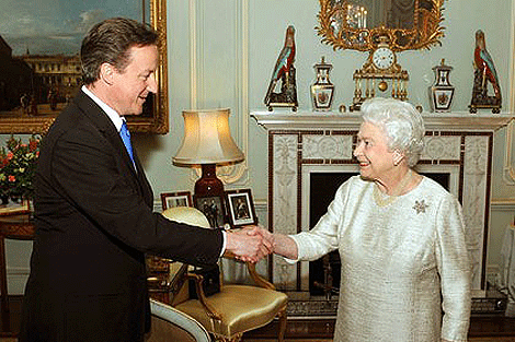 Cameron, al ser nombrado primer ministro, en mayo. | Ap