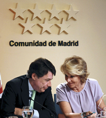 Ignacio González junto a la presidenta de la Comunidad de Madrid, Esperanza Aguirre. Ignacio González junto a la presidenta de la Comunidad de Madrid, Esperanza Aguirre.