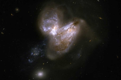 El par de galaxias en interacción Arp 299, formado por IC 694 y NGC 3690. | NASA, ESA