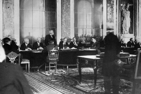 El primer ministro francés, Georges Clemenceau, en la firma del Tratado de Versalles.