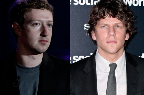 Mark Zuckerberg y el actor que le interpreta en la película, Jesse Eisenberg.