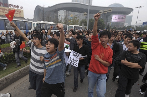 Protesta en contra de Japón en la ciudad china de Wuhan. | Reuters