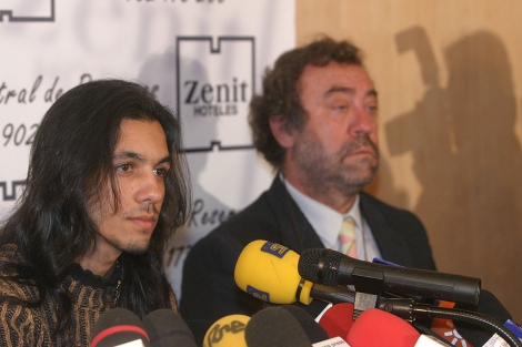 Farruquito, junto con su abogado, Benito Saldaña, en una rueda de prensa hace unos años. Farruquito, junto con su abogado, Benito Saldaña, en una rueda de prensa hace unos años.