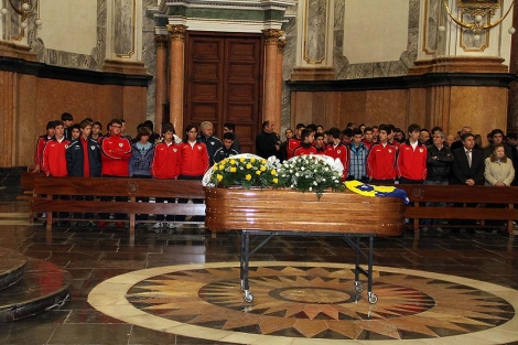 La iglesia Arciprestal de Vila-real ha acogido el funeral del chico, este lunes. | E. Torres