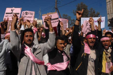 Manifestantes en Saná, con su característico color rosa. | Afp Manifestantes en Saná, con su característico color rosa. | Afp